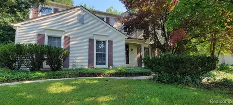 6534 Windmill Ln, West Bloomfield, MI 48324