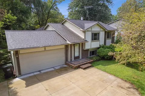 1347 Ruby Ave, Rochester Hills, MI 48309