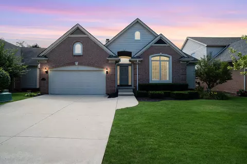47327 Hunters Park Dr, Plymouth, MI 48170