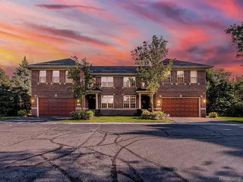 4503 Gateway Cir, West Bloomfield, MI 48322