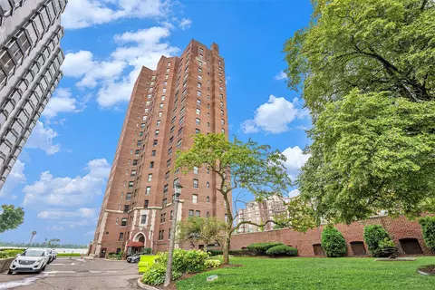 8162 E Jefferson Ave #2A, Detroit, MI 48214
