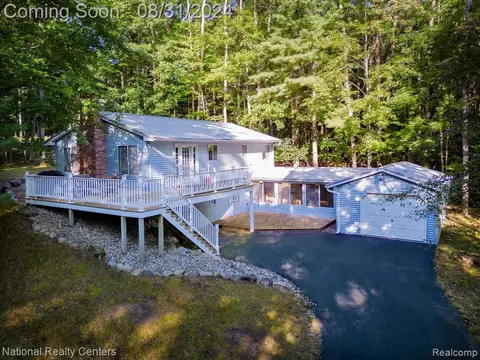 9770 Golf Port Dr, Canadian Lakes, MI 49346