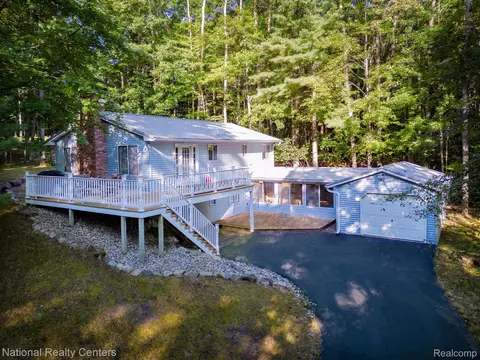 9770 Golf Port Dr, Morton, MI 49346