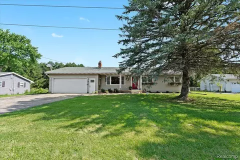 916 W Dansville Rd, Vevay, MI 48854