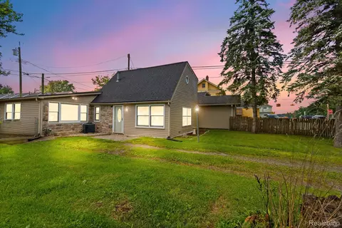 1305 Rochester Rd, Addison, MI 48367