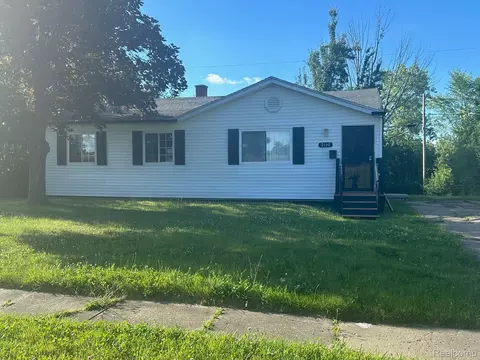 2110 Flamingo Dr, Mount Morris, MI 48458