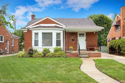 23575 Scotia Rd, Oak Park, MI 48237