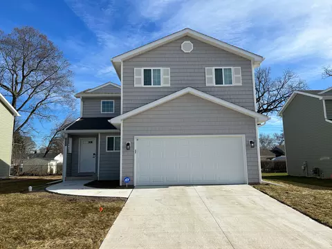 4000 Lotus Landing Cir, Waterford, MI 48329