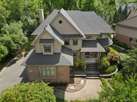 7253 Carlyle, West Bloomfield, MI 48322