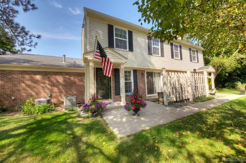 2128 Hidden Meadows Dr #B, Walled Lake, MI 48390