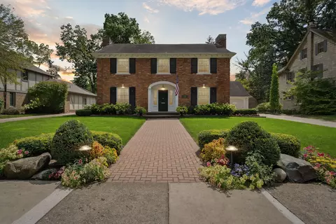 836 Mohegan St, Birmingham, MI 48009