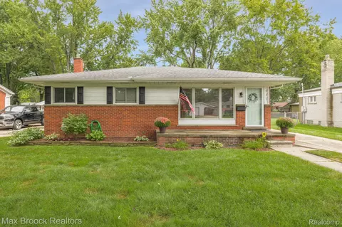 612 Kenyon Dr, Troy, MI 48083