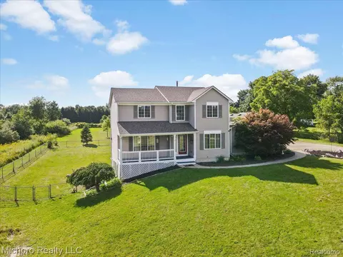 672 S Hurd Rd, Brandon, MI 48371