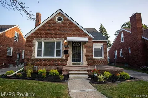 15520 Collinson Ave, Eastpointe, MI 48021