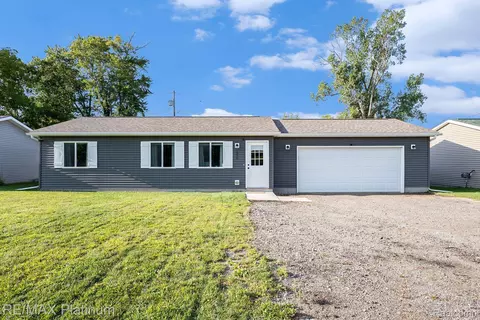 2580 Pontiac Lake Rd, Waterford, MI 48328