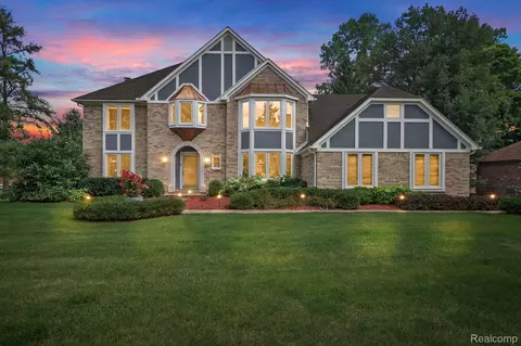 1626 Redbud Dr, Troy, MI 48098