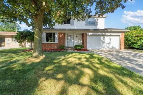 4706 Jackson St, Trenton, MI 48183