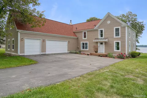 27740 Southpointe Rd, Grosse Ile, MI 48138