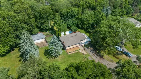 1960 Kirkland Crt Ct, Commerce, MI 48393