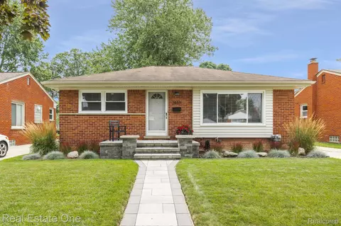 28511 Cleveland St, Livonia, MI 48150