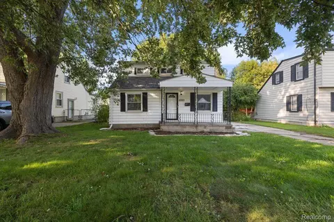 22301 Revere St, Saint Clair Shores, MI 48080