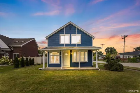 19903 Martin Rd, Saint Clair Shores, MI 48081