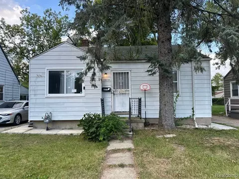 26210 Yale St, Inkster, MI 48141
