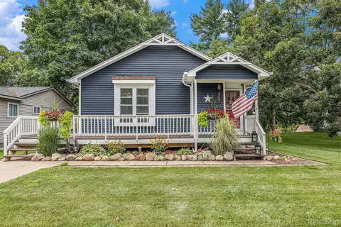 3575 Buss Dr, Commerce, MI 48390