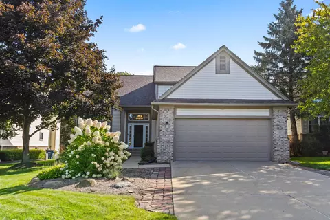 3540 Briarbrooke Ln, Oakland, MI 48306