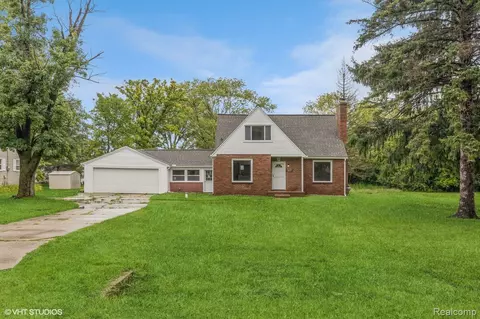 4411 Lapeer Rd, Burton, MI 48509
