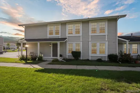 39817 Village Wood Ln 16 Ln, Novi, MI 48375