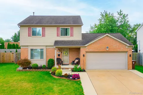 35091 Glover St, Wayne, MI 48184