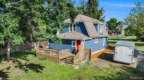 11075 Hill Rd, Swartz Creek, MI 48473
