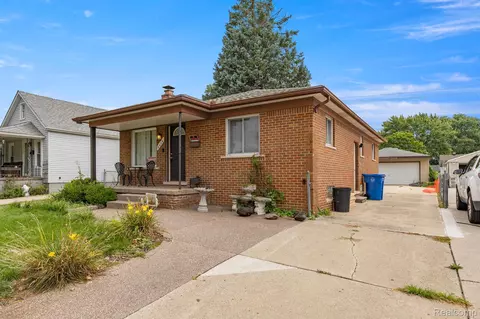 6004 Robindale Ave, Dearborn Heights, MI 48127