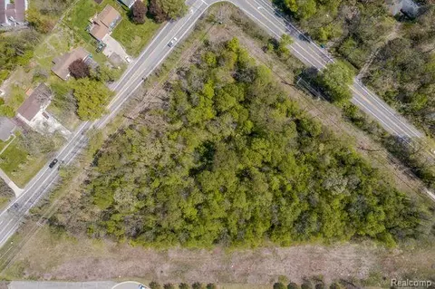 000 Wise Rd, Commerce, MI 48382 photo 10