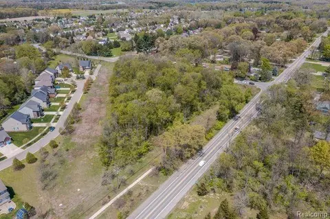 000 Wise Rd, Commerce, MI 48382 photo 3