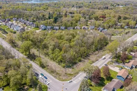 000 Wise Rd, Commerce, MI 48382