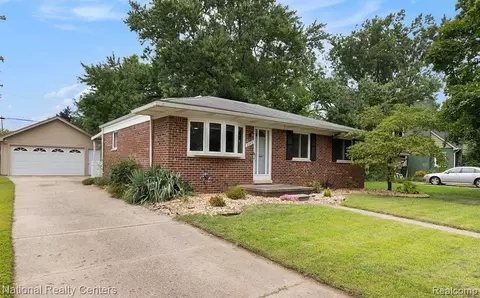 8845 Houghton St, Livonia, MI 48150