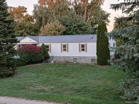 4347 Maple St, Brown City, MI 48416