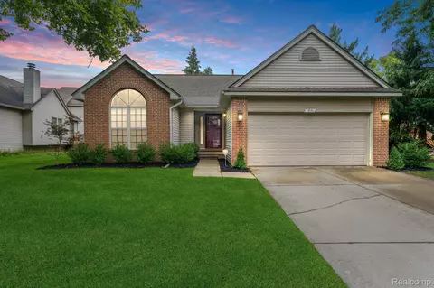 1371 Clearview, Waterford, MI 48327