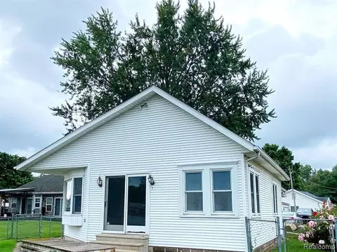 311 Gilmore Ct, Michigan Center, MI 49254