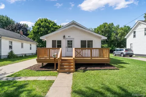 43 Hazel Ave, Pontiac, MI 48341