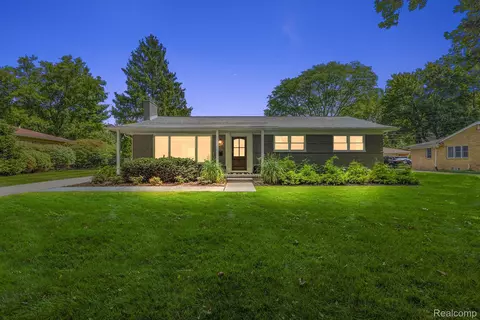 155 S Williamsbury Rd, Bloomfield Hills, MI 48301