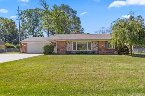 14330 Richfield St, Livonia, MI 48154
