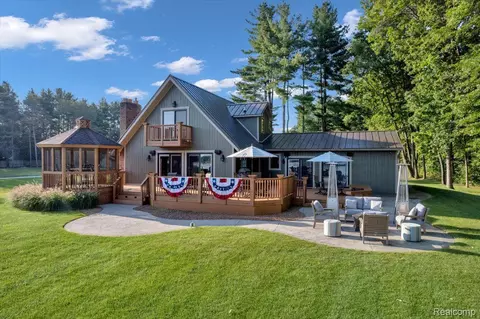 5400 Grover Dr, Columbiaville, MI 48421