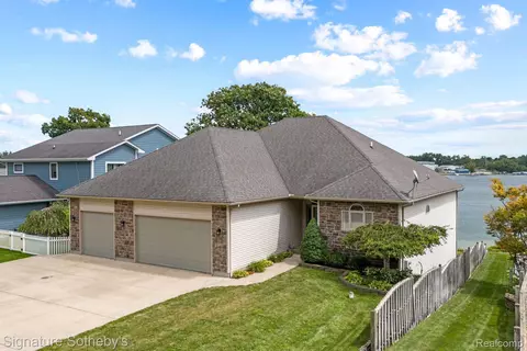 15129 Marl Dr, Linden, MI 48451