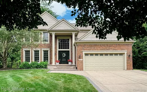2604 Aubrey Dr, Orion, MI 48360
