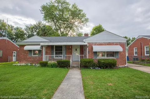 27805 Ursuline St, Saint Clair Shores, MI 48081
