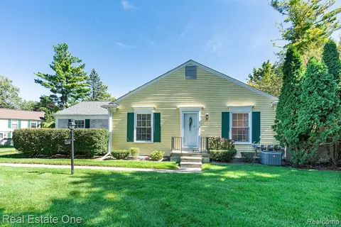 1480 Saddle Ln 160 70 Ln #160, Rochester Hills, MI 48306