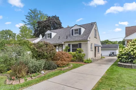 1625 Birchcrest Dr, Dearborn, MI 48124